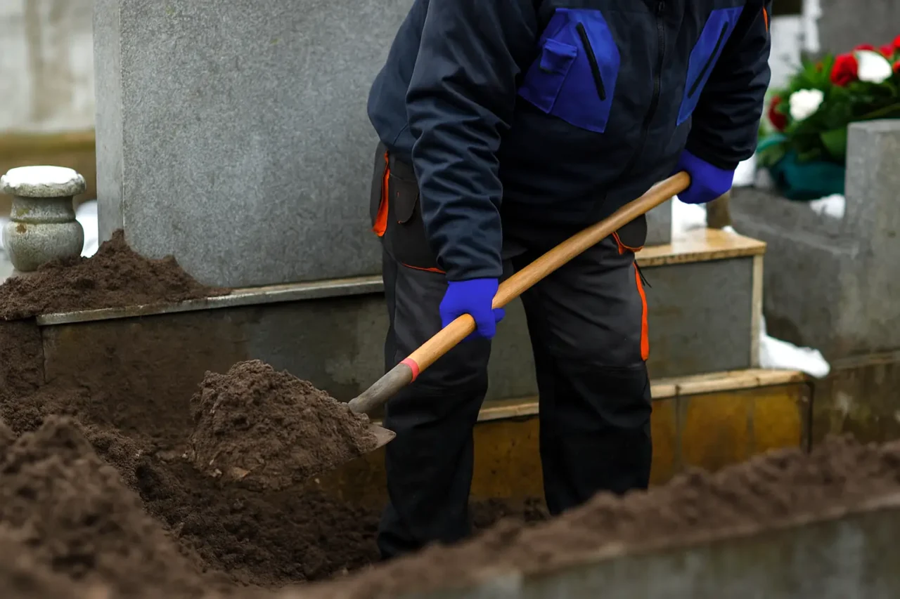 Ekshumacja na cmentarzu